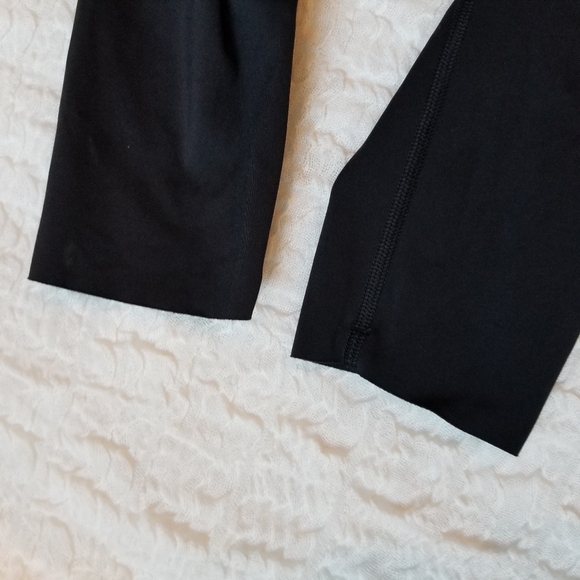 Lululemon Black Fast & Free High Rise Tights - Picture 5 of 9